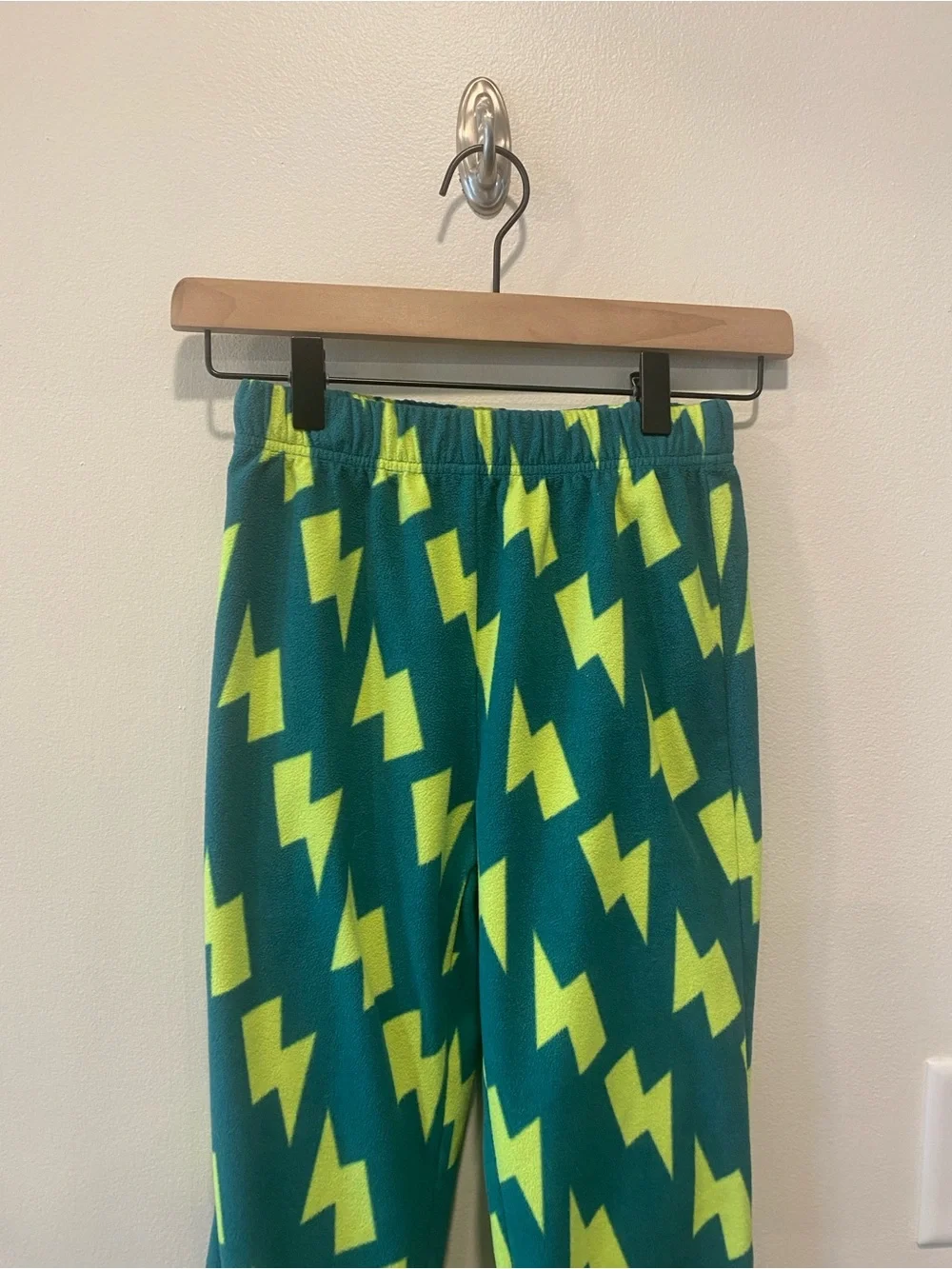 Crewcuts fleece pajama pants in boys size Small 6-7 years Lightning bolt print